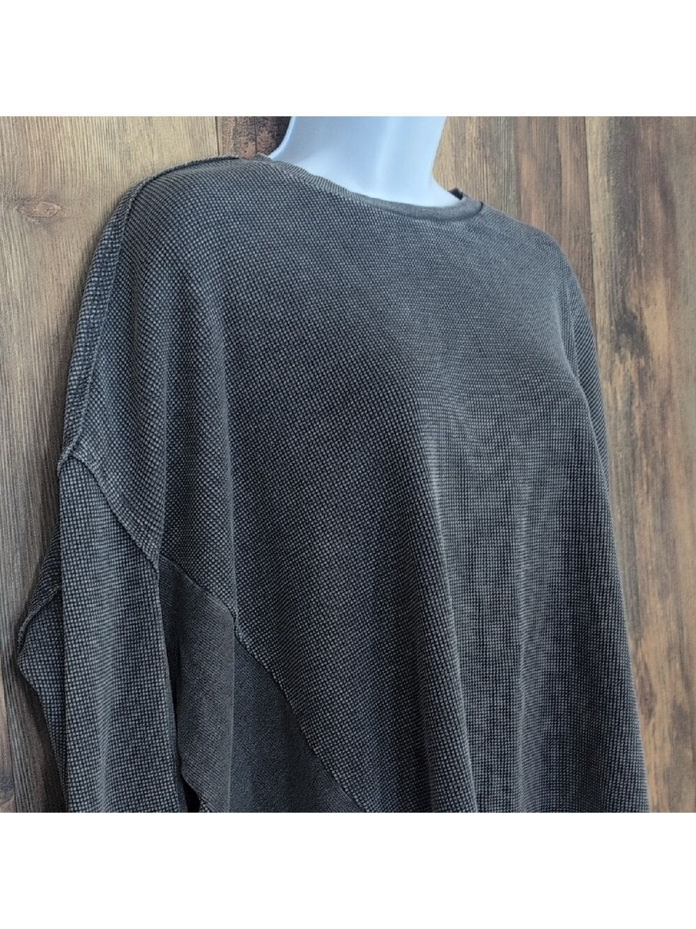 NWT Easel Charcoal Gray Crew Neck Waffled Top S                   M271